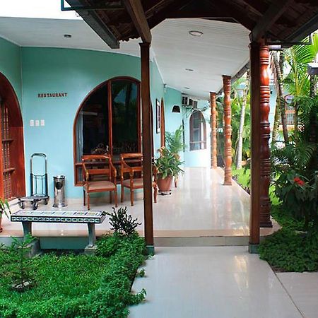 Hotel & Suites La Posada De Lobo Икитос Экстерьер фото